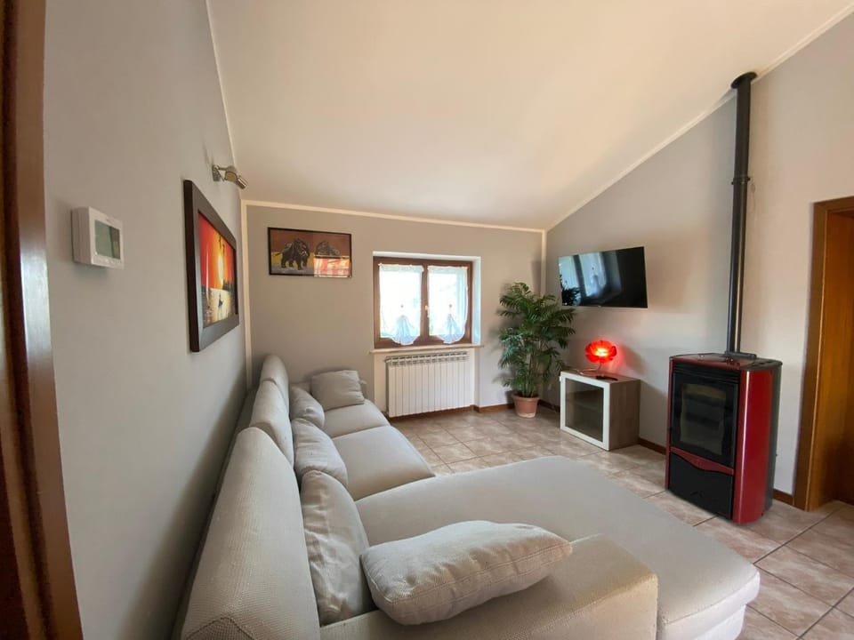 Communal lounge/ TV room, TV and multimedia, Living room, Seating area