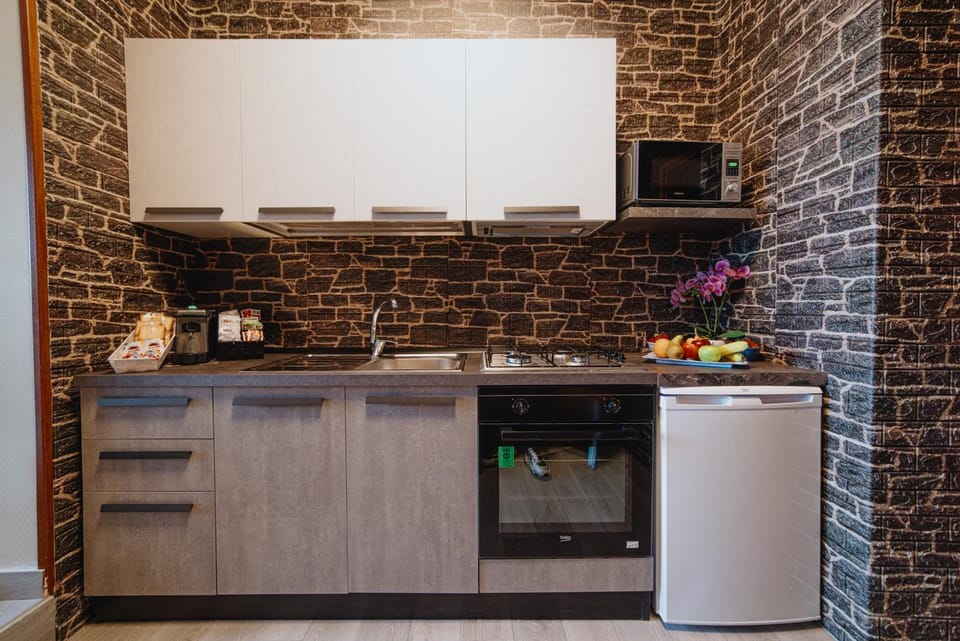 Coffee/tea facilities, Kitchen or kitchenette, minibar, oven, pet friendly, stove