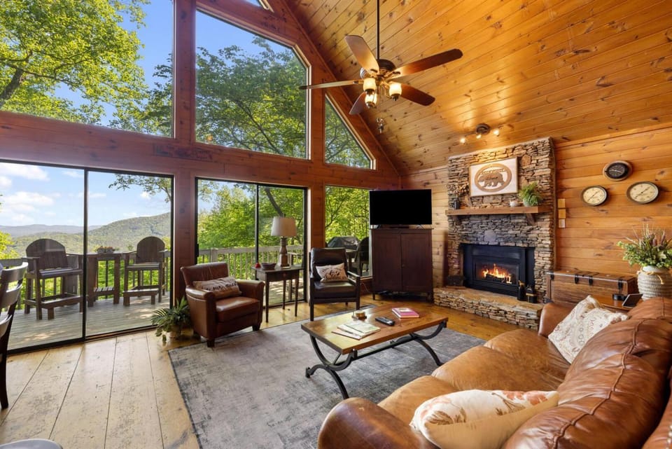 Bear Point House in Georgia