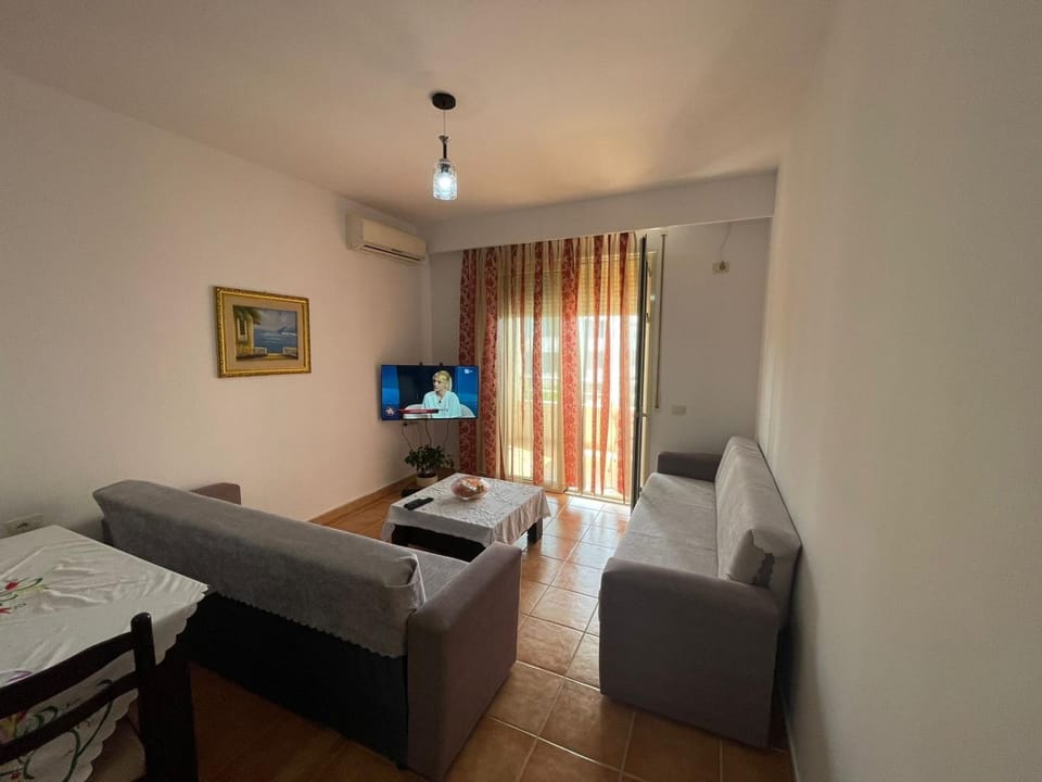 Communal lounge/ TV room, Living room, Seating area, air conditioner