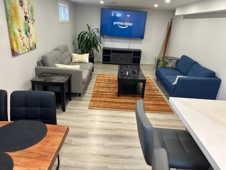 Luxury 2 Bedroom House Apartment in Richmond Hill