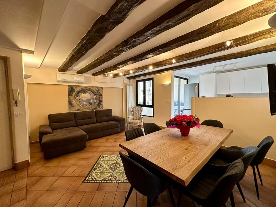 Living room, Seating area, Dining area