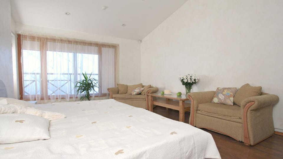 Day, Photo of the whole room, Bedroom