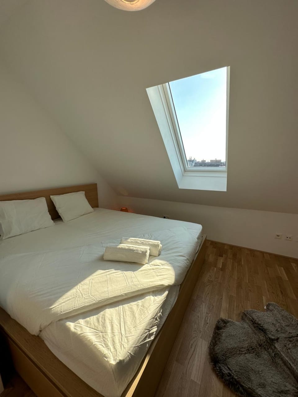 Bed, Photo of the whole room, Bedroom, towels