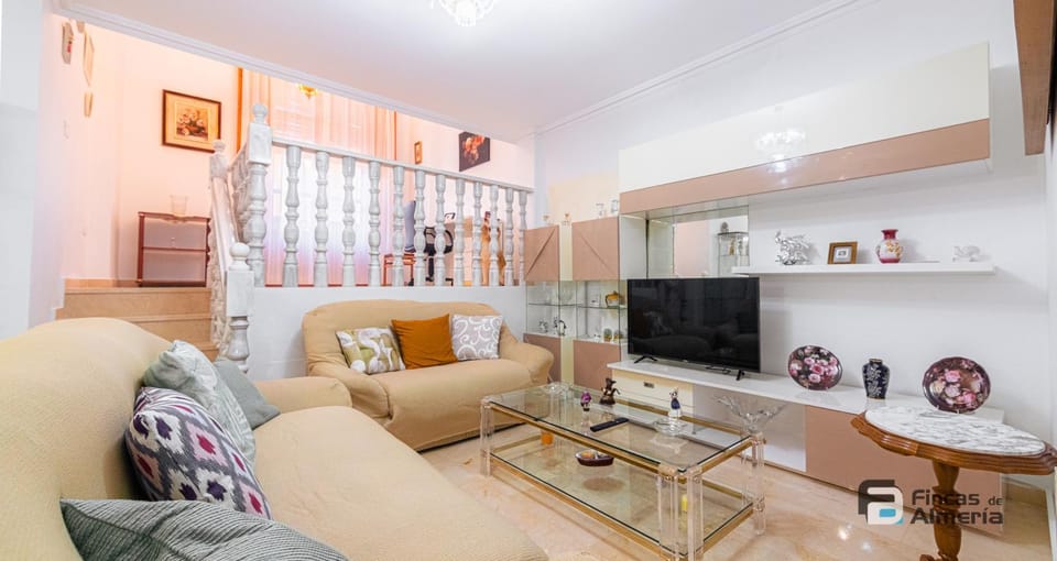 Communal lounge/ TV room, TV and multimedia, Living room, Seating area, Evening entertainment