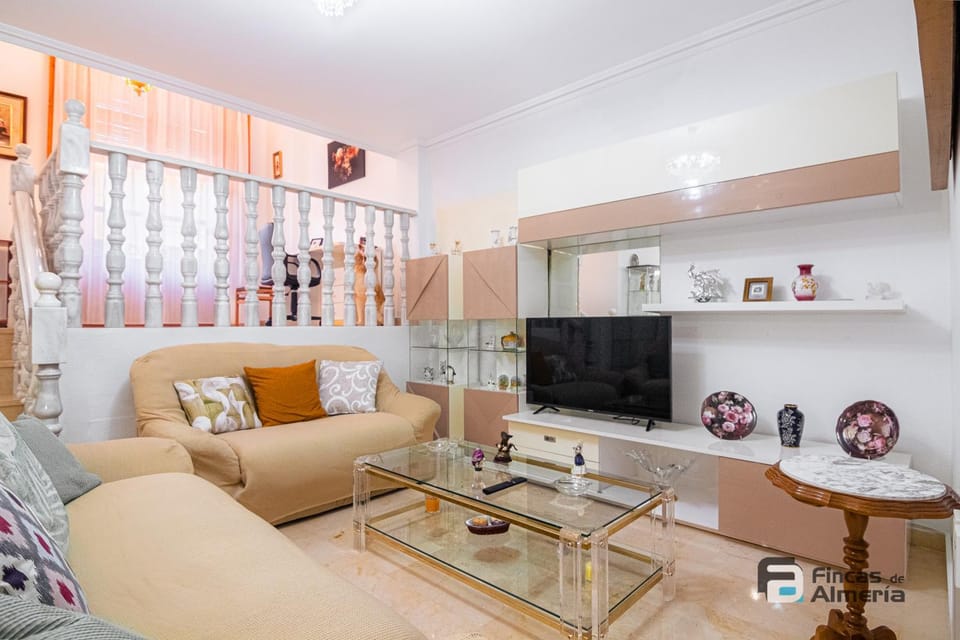 Communal lounge/ TV room, TV and multimedia, Living room, Seating area, Evening entertainment