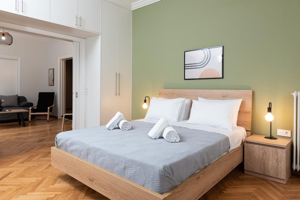Photo of the whole room, Bedroom