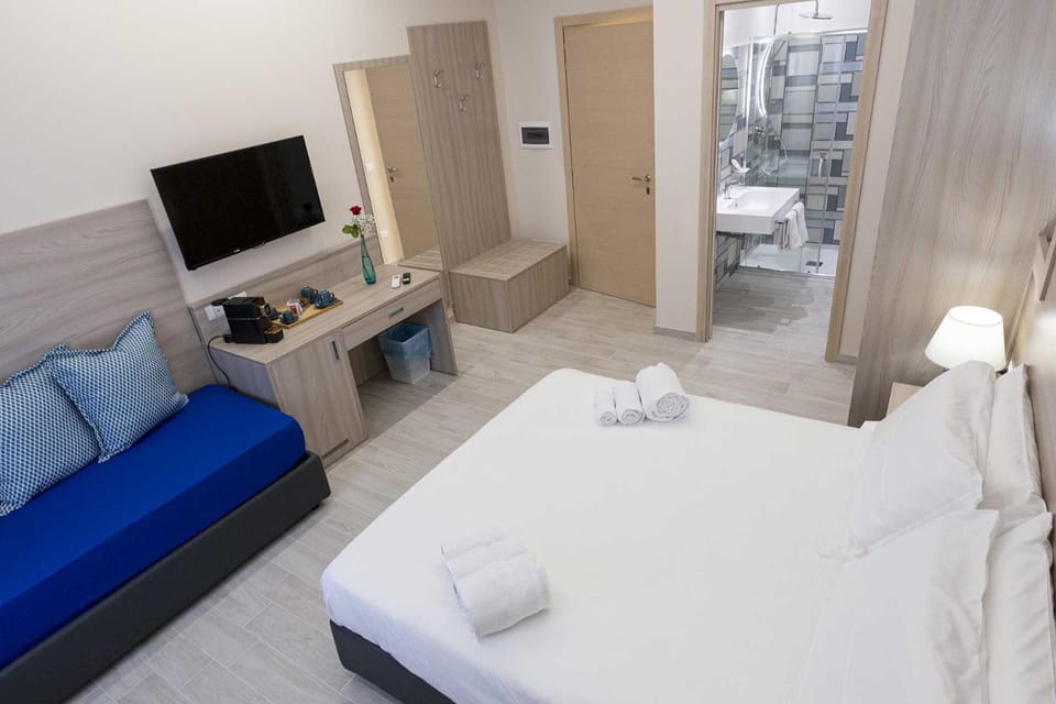 Bed, Photo of the whole room, Bedroom, hair dresser