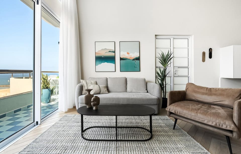 View (from property/room), Balcony/Terrace, Living room, Seating area