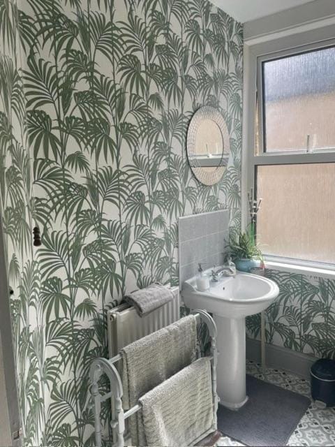 Bathroom, towels