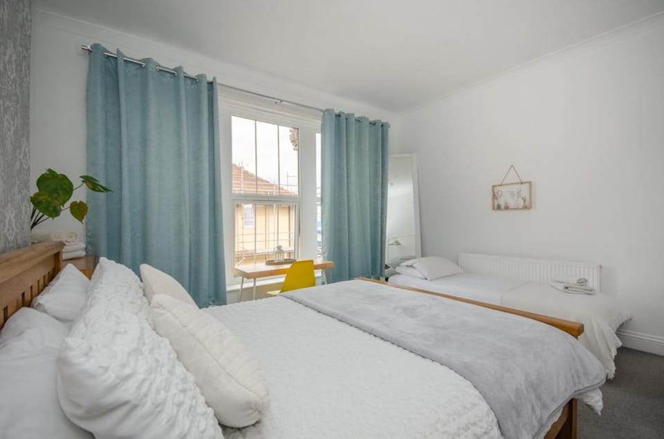 Stylish 91sqm Victoria 2 bedroom Apartment Apartment in Bristol