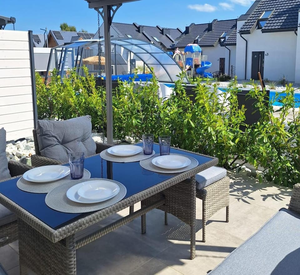 Balcony/Terrace, Seating area, Garden view, Pool view