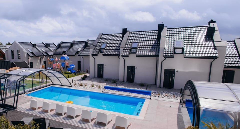 Property building, Pool view, Swimming pool, sunbed