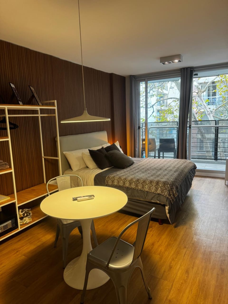 Bed, Living room, Photo of the whole room, Seating area, Dining area, Bedroom
