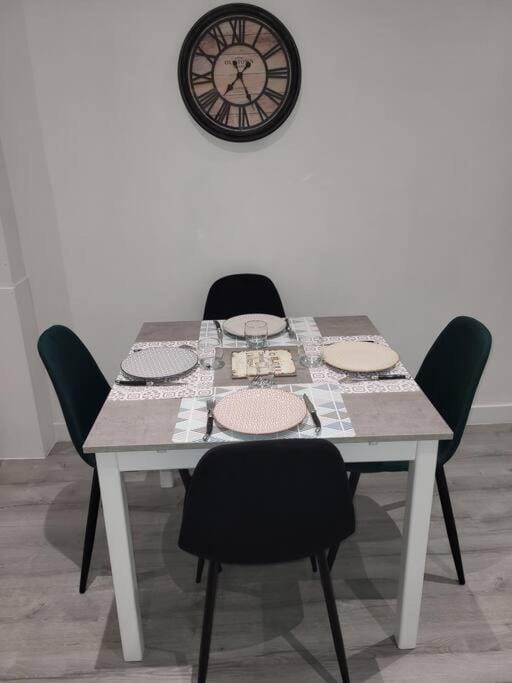 Dining area, Food