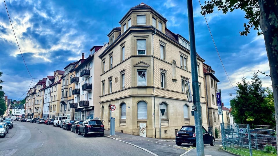 Property building, Day, Neighbourhood, Street view, Location, Parking