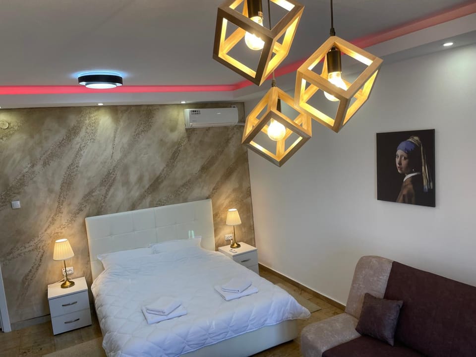 Bed, Living room, Photo of the whole room, Seating area, Bedroom