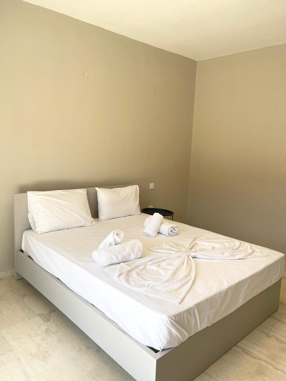 Bed, Photo of the whole room, Bedroom, towels