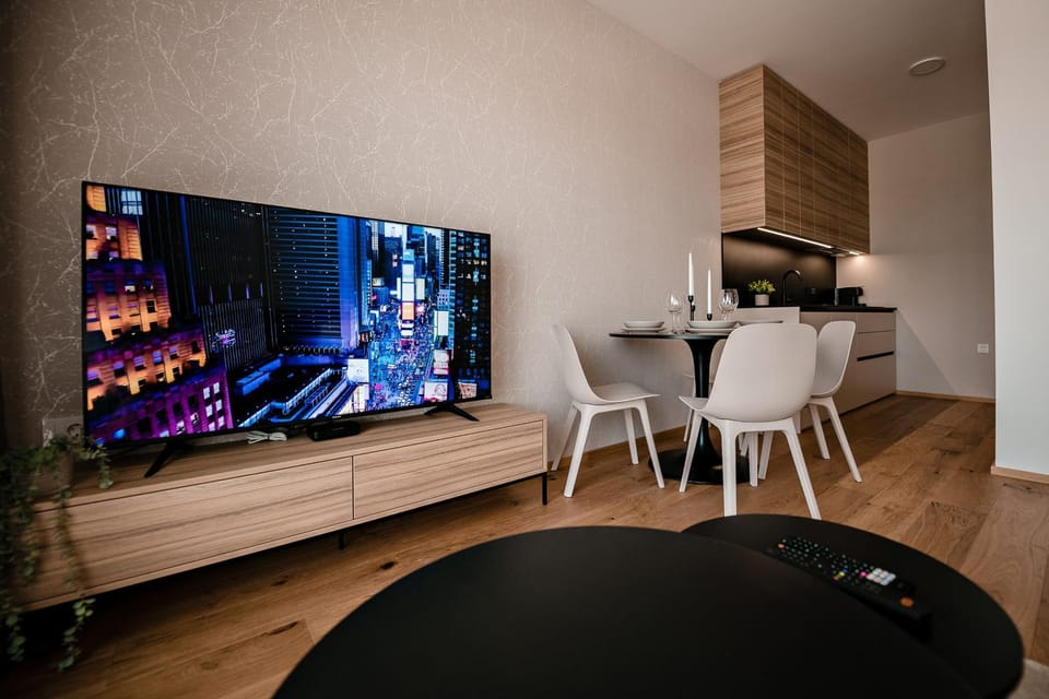 Communal lounge/ TV room, TV and multimedia, Kitchen or kitchenette, Dining area