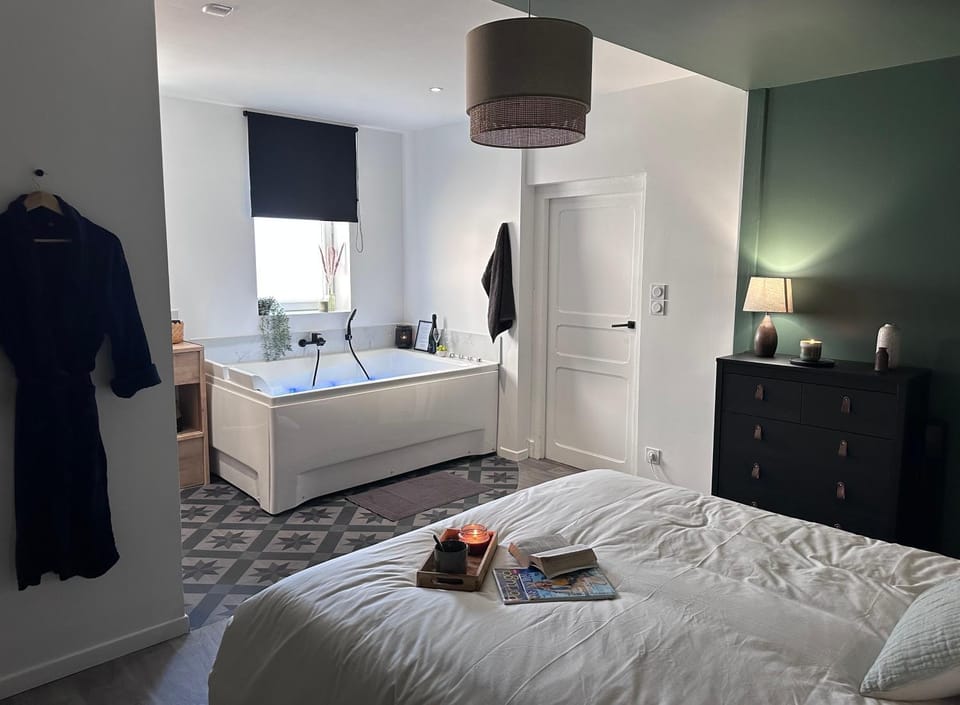 appartement balnéo-centre ville et parking Apartment in Moulins