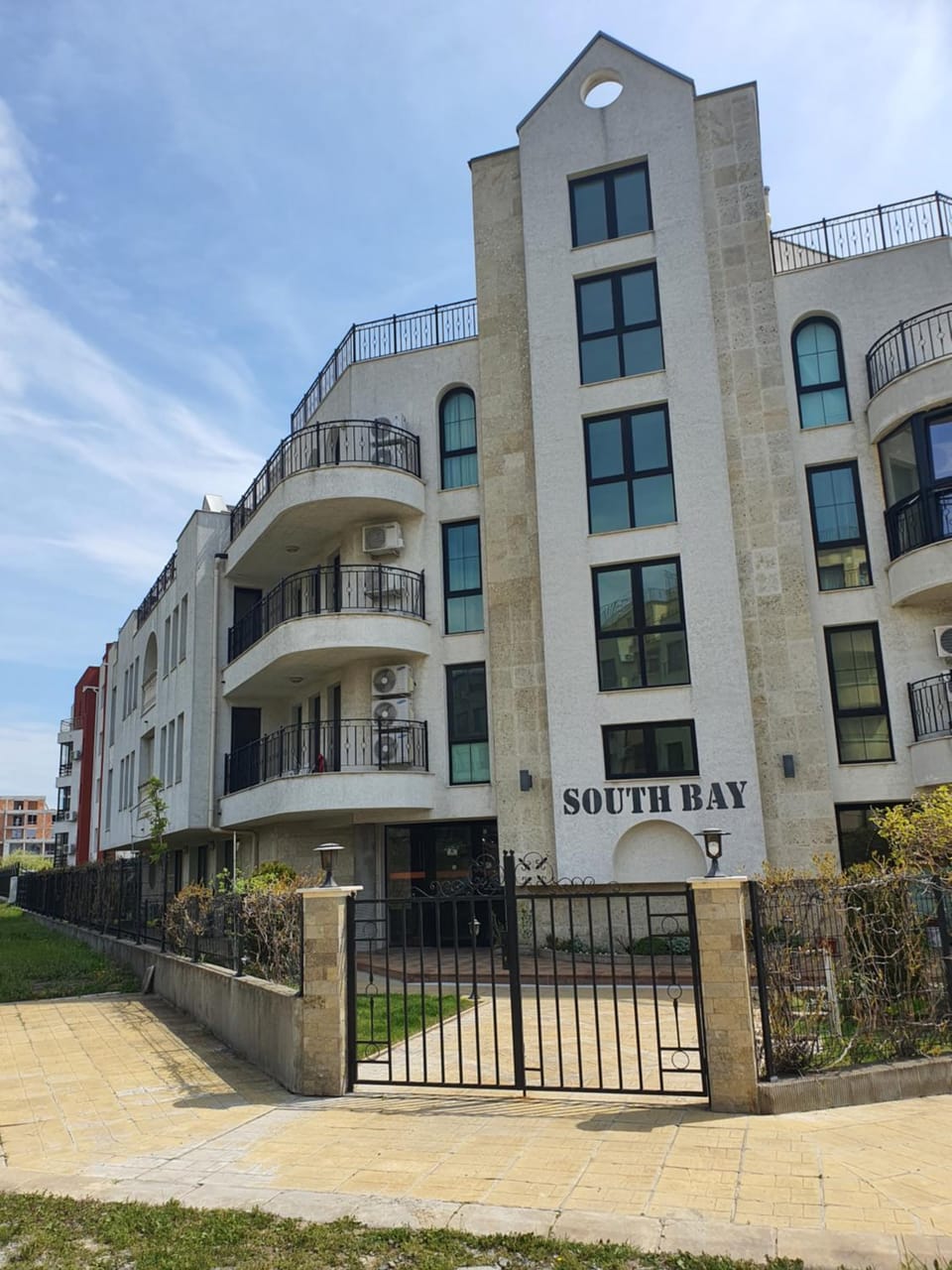 Property building, Facade/entrance, Balcony/Terrace