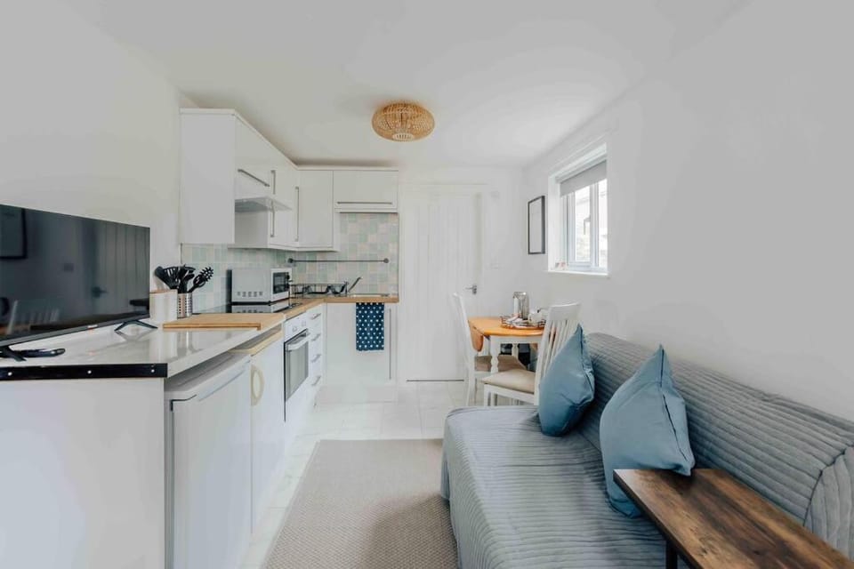 Lovely cosy annex by the sea Apartment in Bournemouth