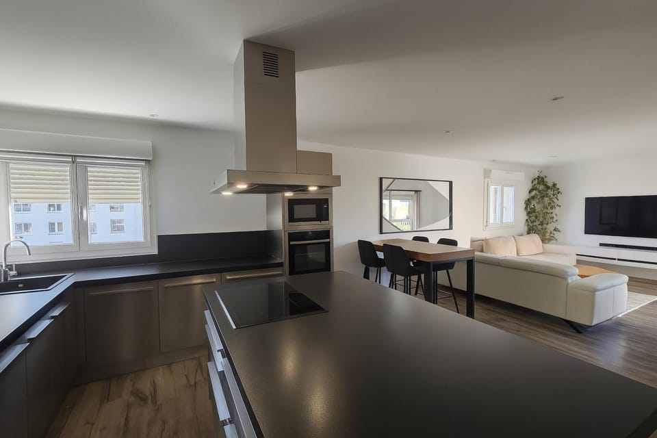 Communal lounge/ TV room, Dining area, oven