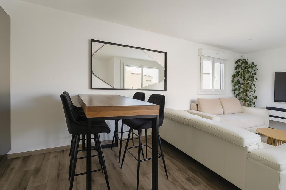 TV and multimedia, Living room, Dining area