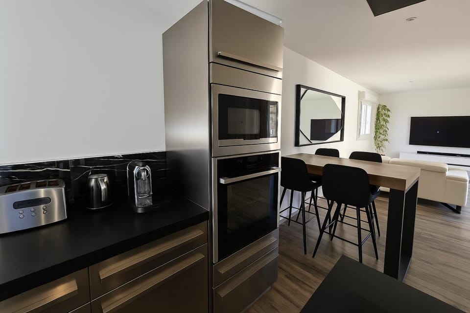Coffee/tea facilities, Kitchen or kitchenette, oven, toaster