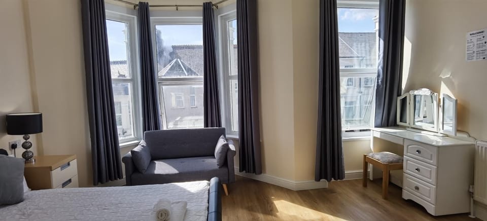 Comfy 2 bedroom Apt in central location, Newly Refurbished Apartment in Plymouth