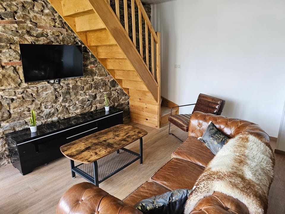 Hébergement atypique refait a neuf 2 chambres House in Auvergne-Rhône-Alpes