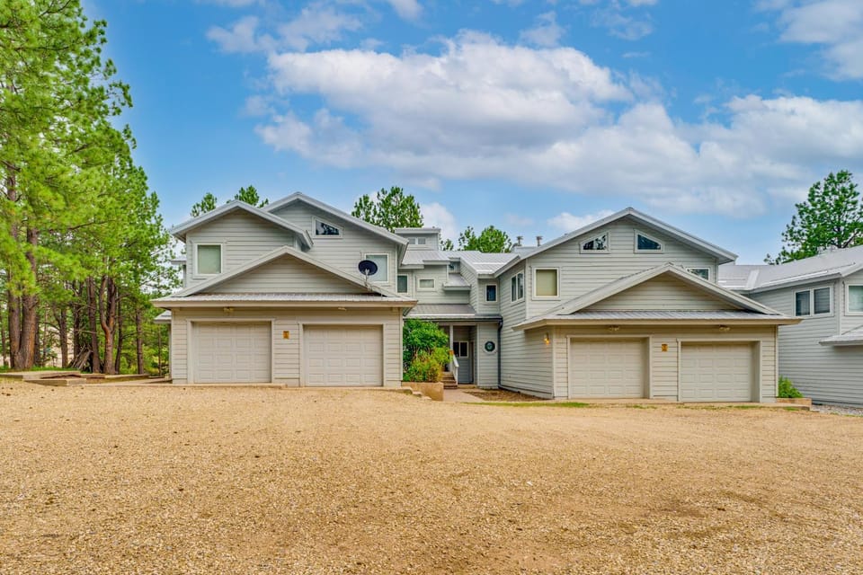 Half Mi to Angel Fire Resort: Townhome w/ Grill! House in Angel Fire