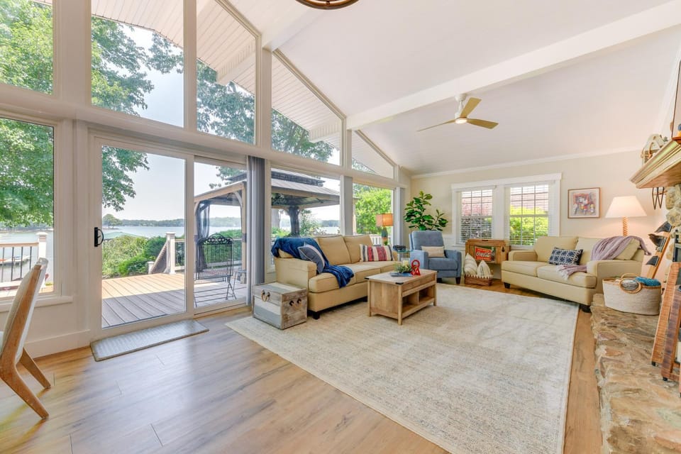 'Commodore Bay’ Waterfront Home on Lake Norman! House in Mooresville