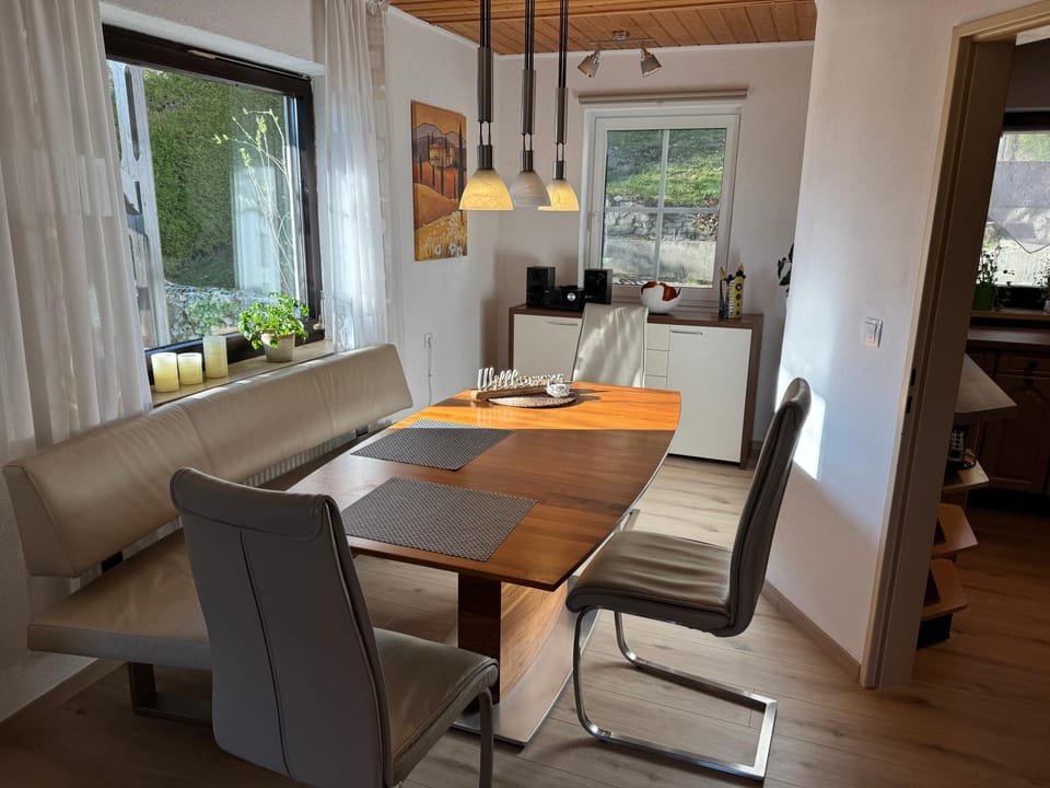 Seating area, Dining area