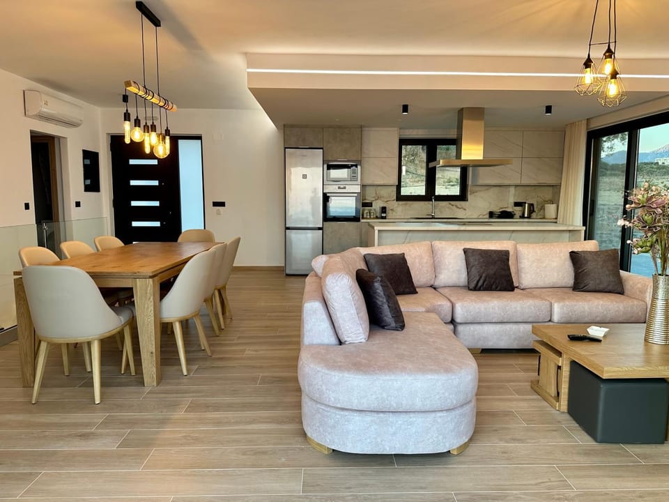 Kitchen or kitchenette, Living room, Seating area, Dining area, air conditioner