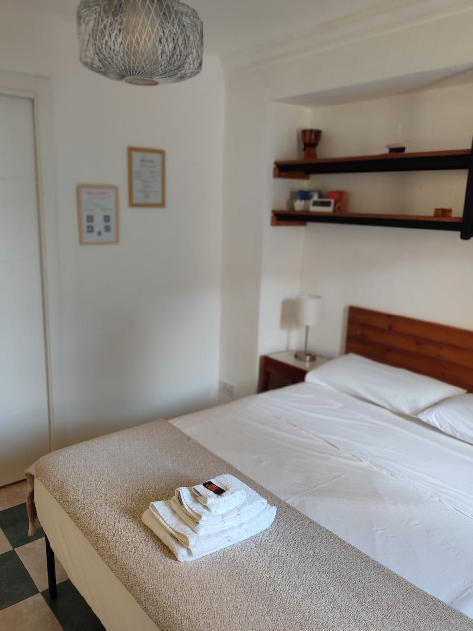 Bed, Photo of the whole room, Bedroom, towels