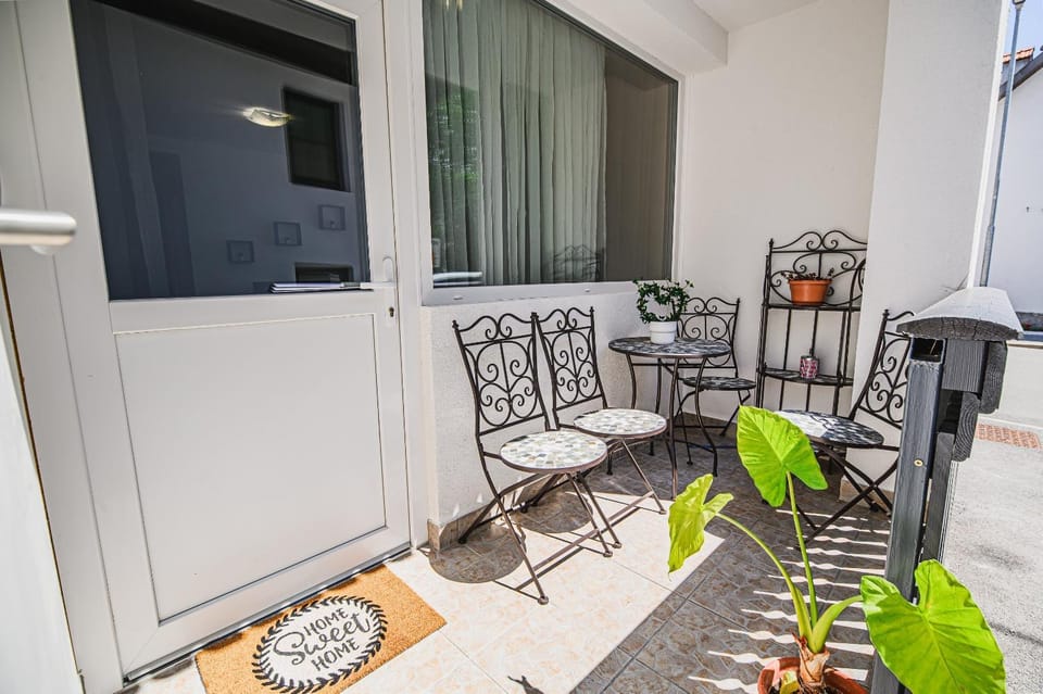Property building, Balcony/Terrace