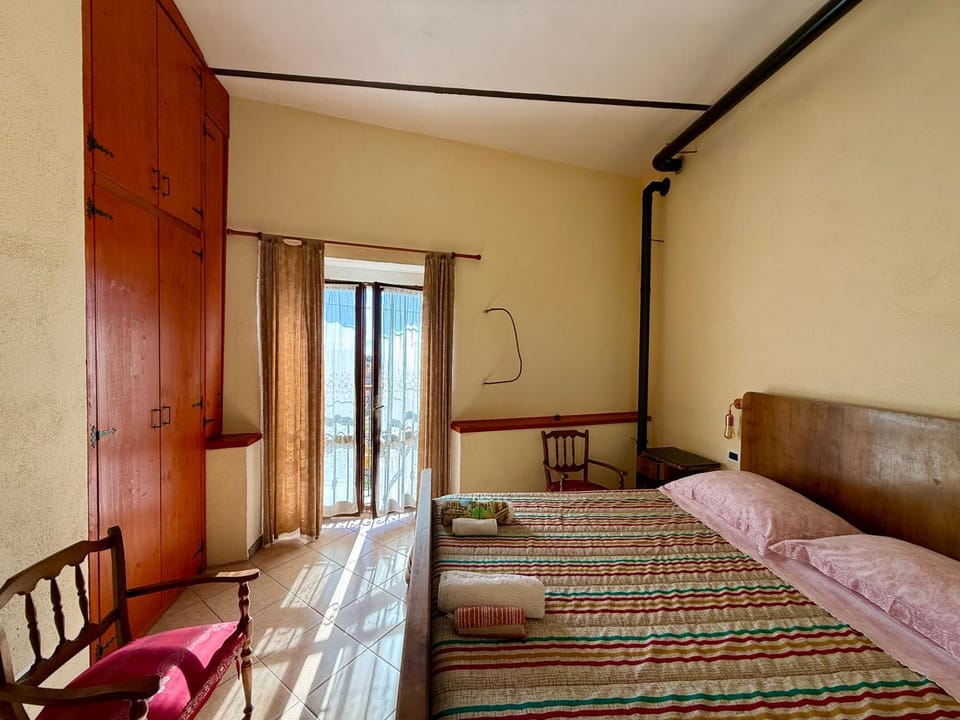 Bed, Bedroom, Entertainment, wardrobe