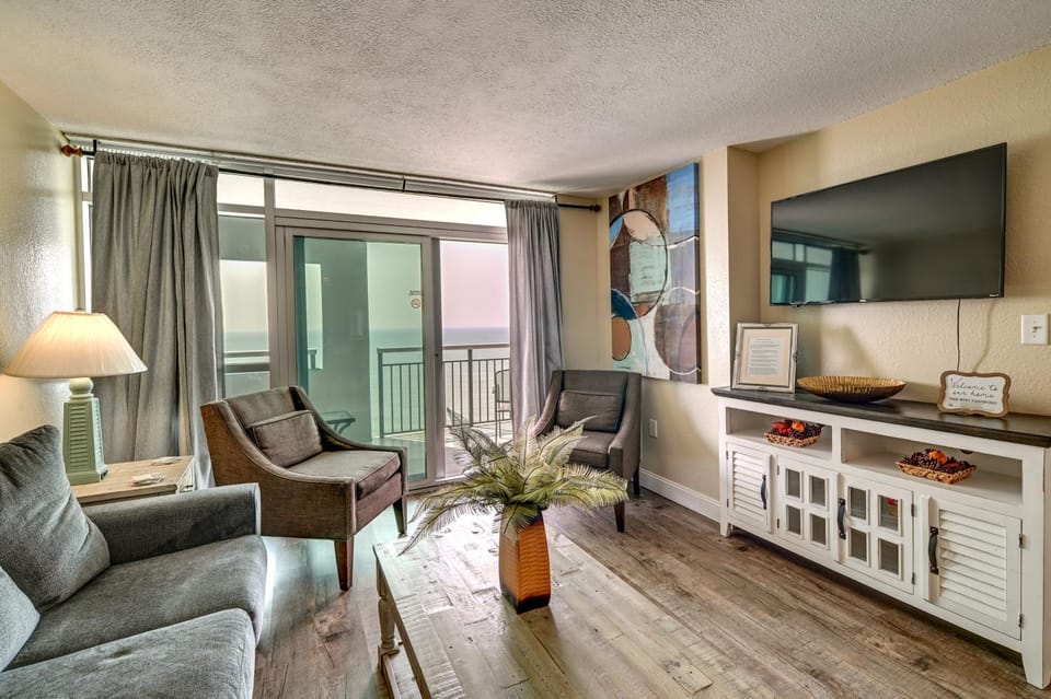 Oceanfront Myrtle Beach Condo w/ Pools & Hot Tubs House in Myrtle Beach