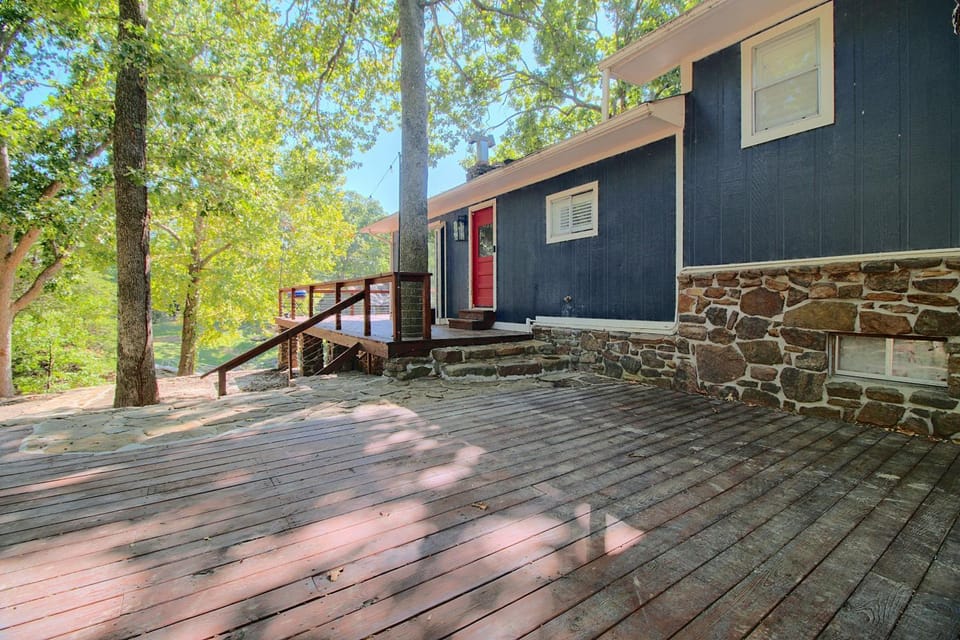 Pub, Hot Tub, Game Room, Monkey Island Waterfront House in Oklahoma