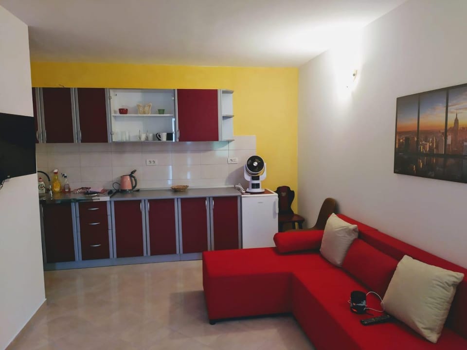 Kitchen or kitchenette, Living room