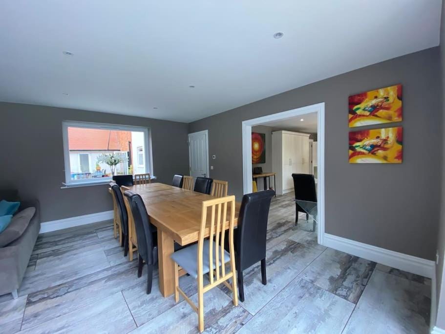 Luxury house with pool and hot tub - sleeps 16 House in England