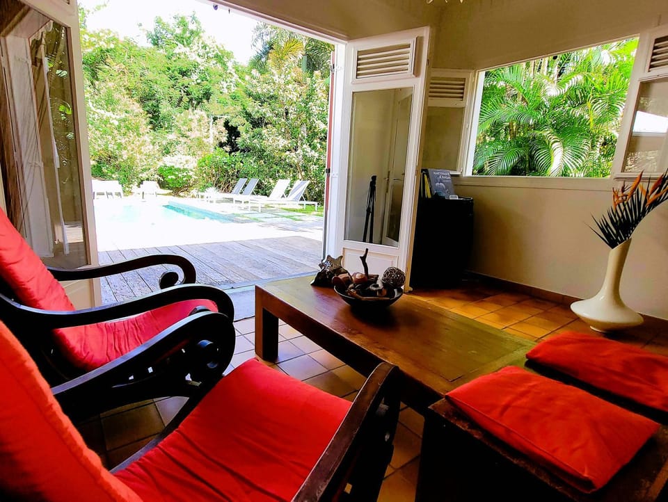 Living room, Garden view, Pool view