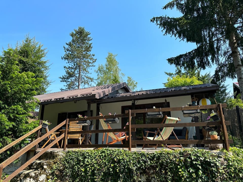Property building, Day, Garden