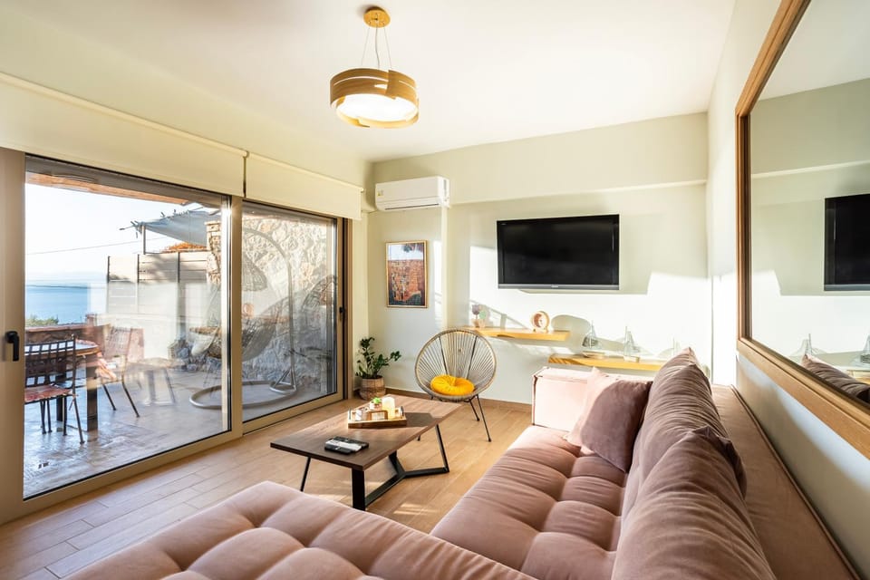 TV and multimedia, Living room, Seating area, Sea view