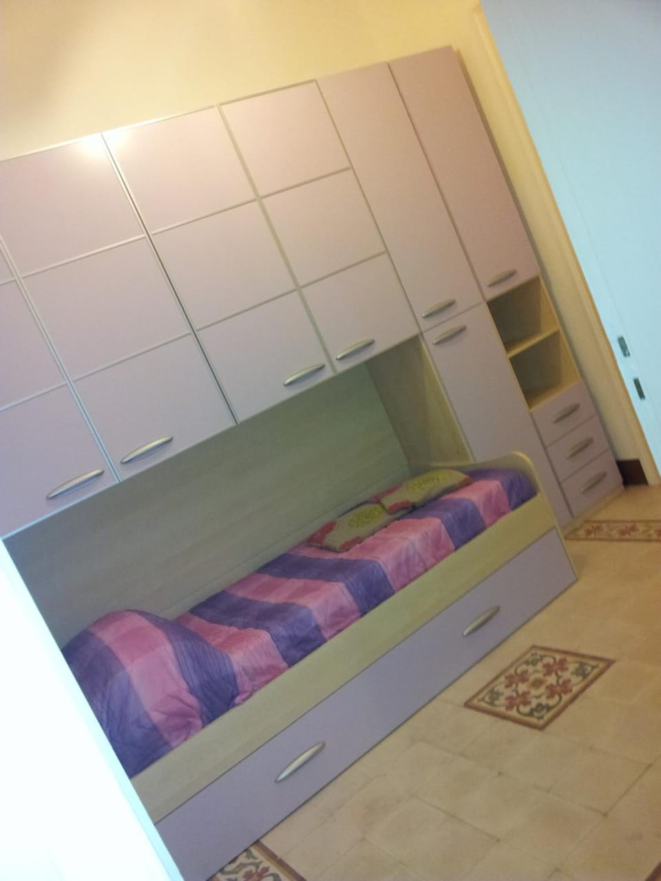 Bed, Dining area
