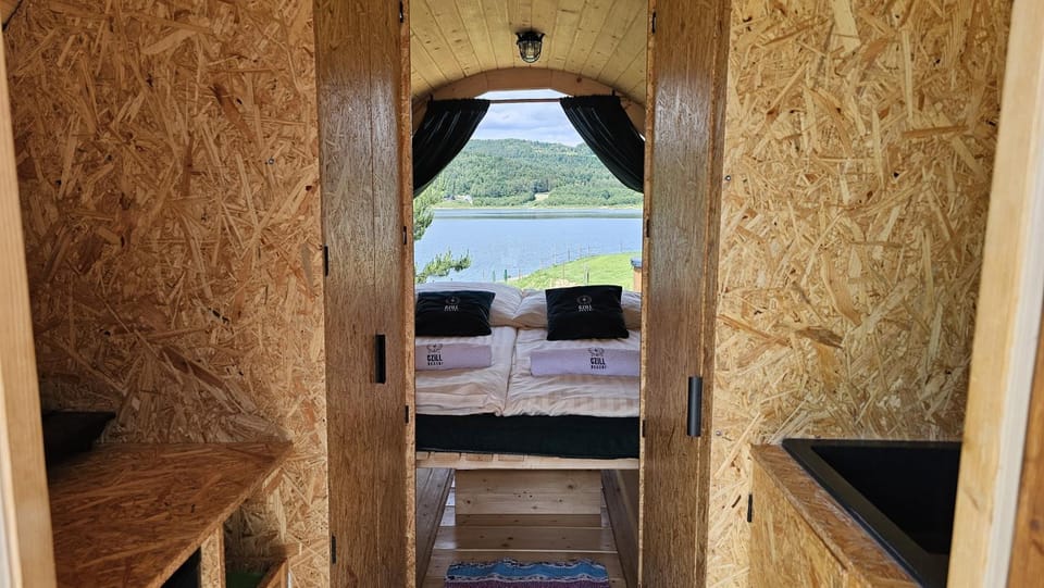 Bedroom, Lake view