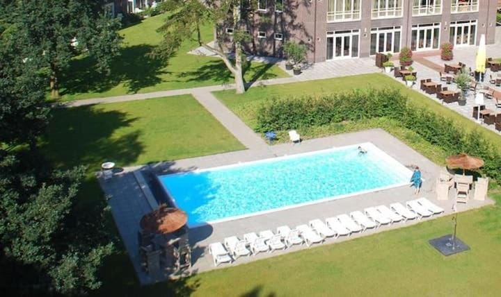 Swimming pool, Swimming pool