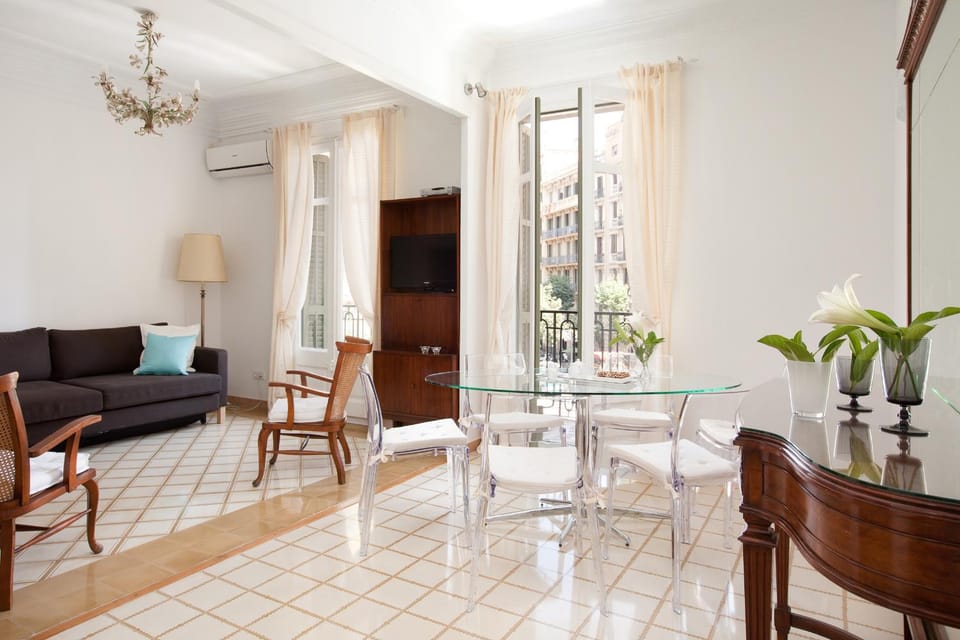 Day, Living room
