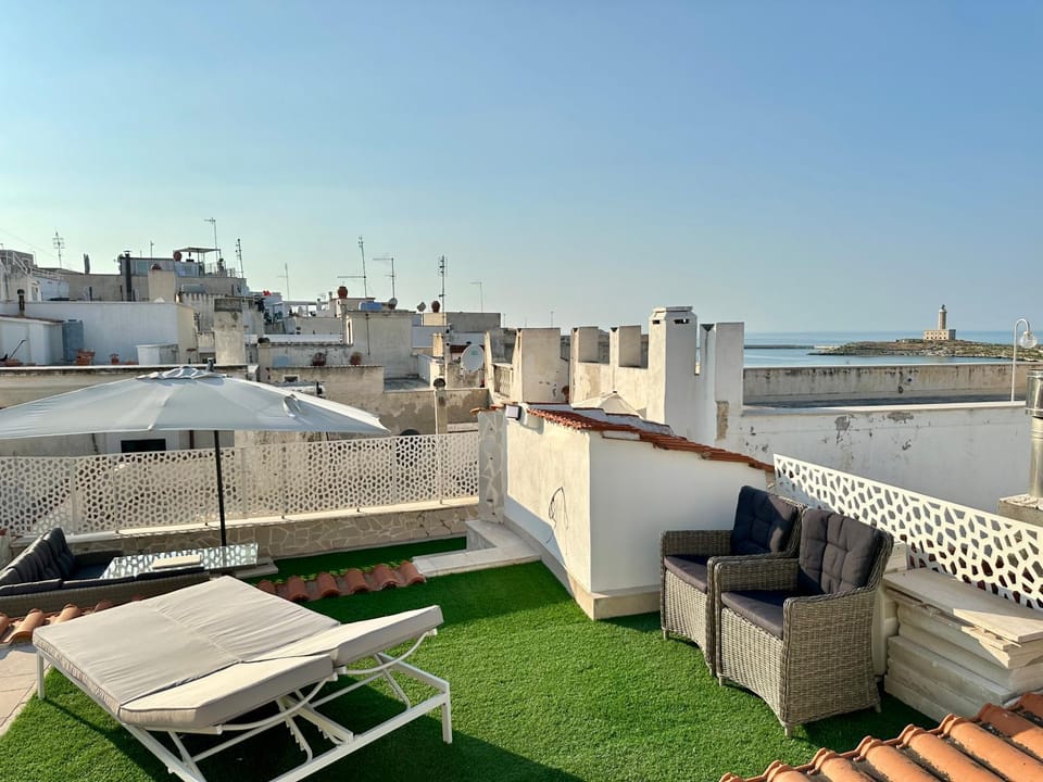Cozy Sea View Flat with Private 83 sq Rooftop, Balcony, and BBQ in the Old Town Apartment in Vieste